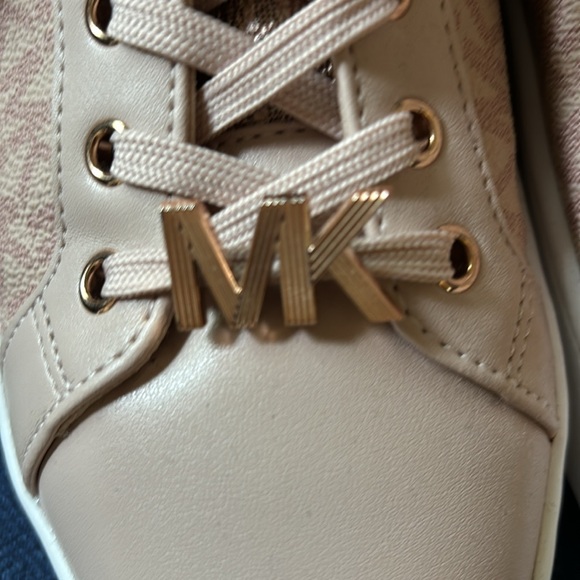 Michael Kors Poppy Colour-Block Logo Sneakers - Picture 5 of 8